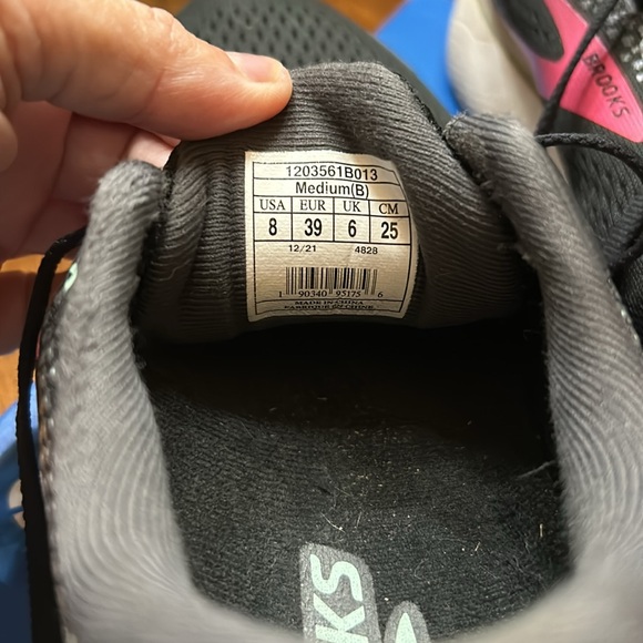 Women’s Brook Ghost 14 Cushion Shoes - Picture 4 of 9